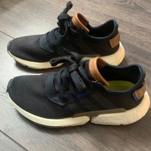 Adidas Sneakers